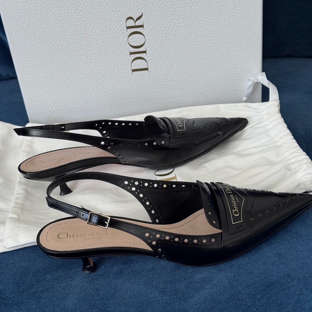 Dior Boy Leather Slingback
Pump Size 37 - Picture 5 of 9